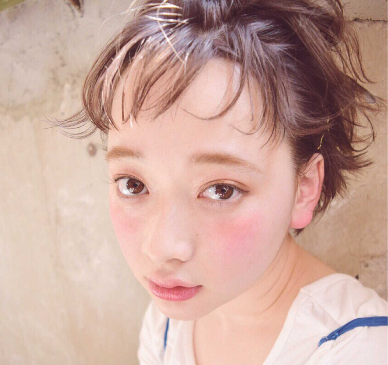 恋愛運upを狙え 耳たぶチーク が恋を呼び込むと今話題に Hair