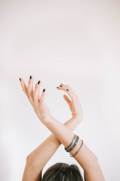 hands-1245860_1920