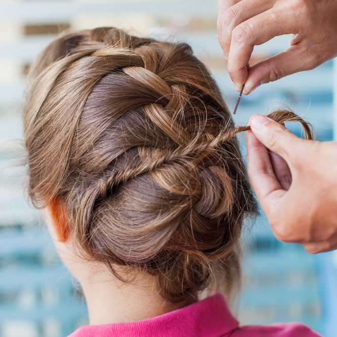 ヘアピンの留め方活用術で女子力アップを狙おう Hair