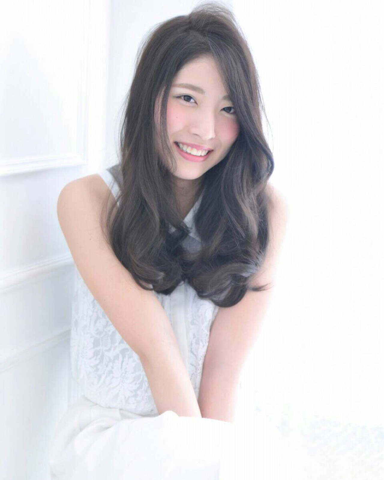 柔らかい印象になる外国人ヘア♡グレーアッシュ AYANA