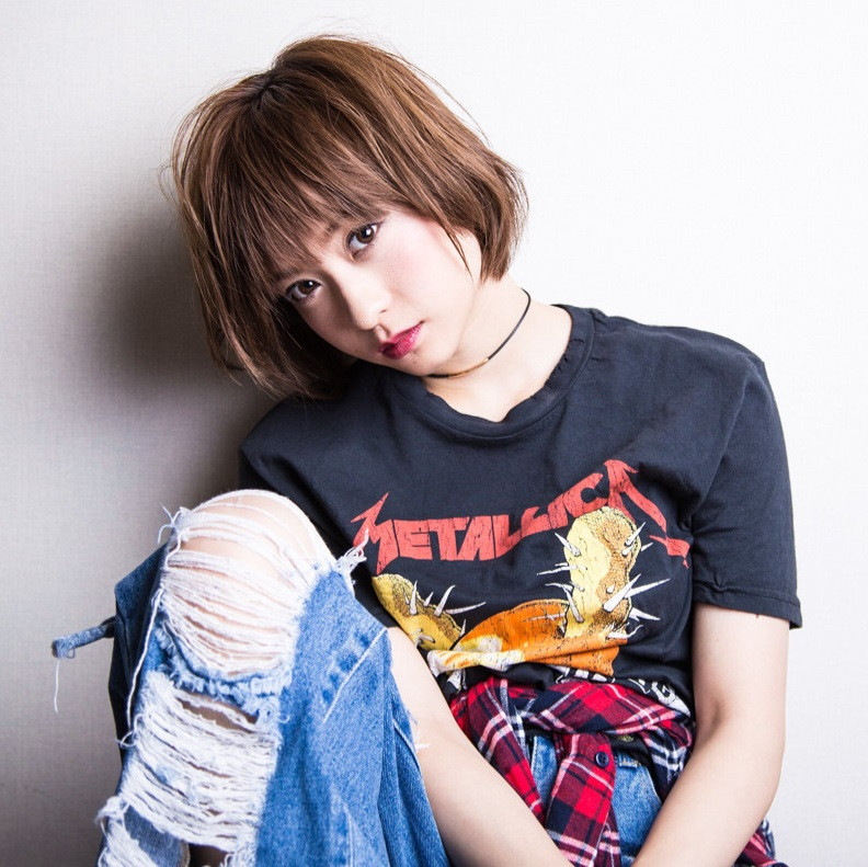透明感あるくすみカラー マットブラウンで大人可愛い髪色に Hair