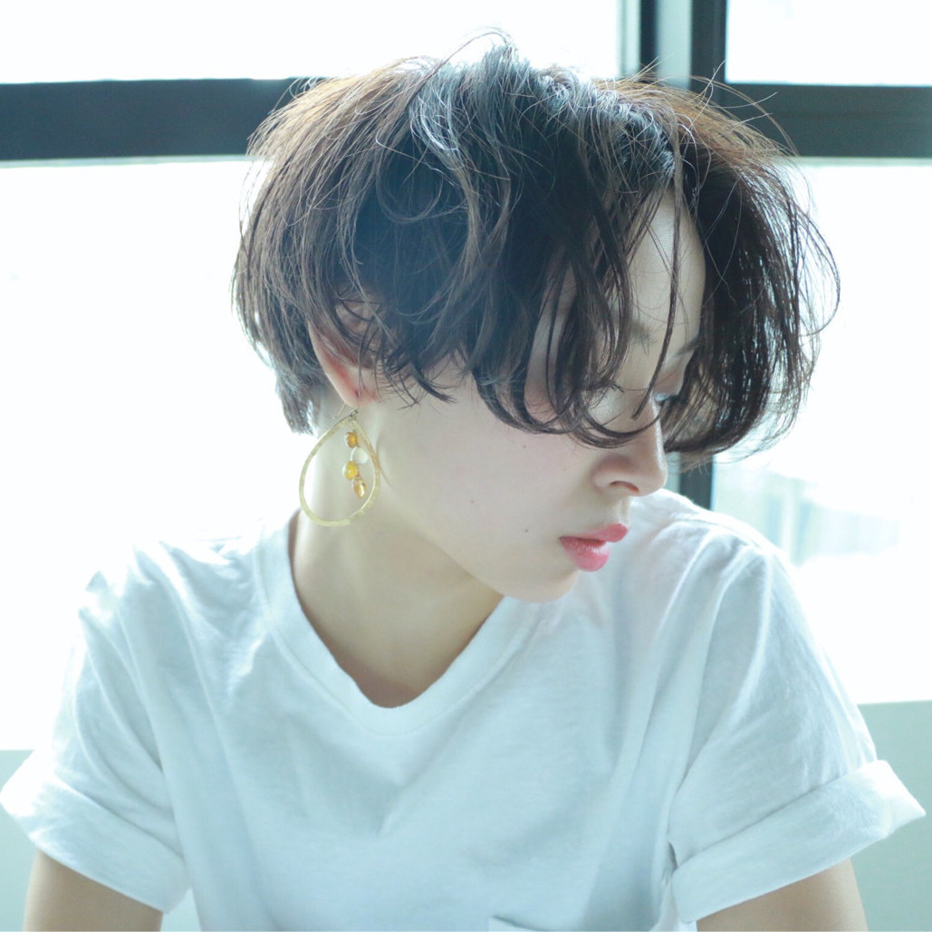年代別ヘアカタ 前下がりショートで小顔を手に入れよう Hair