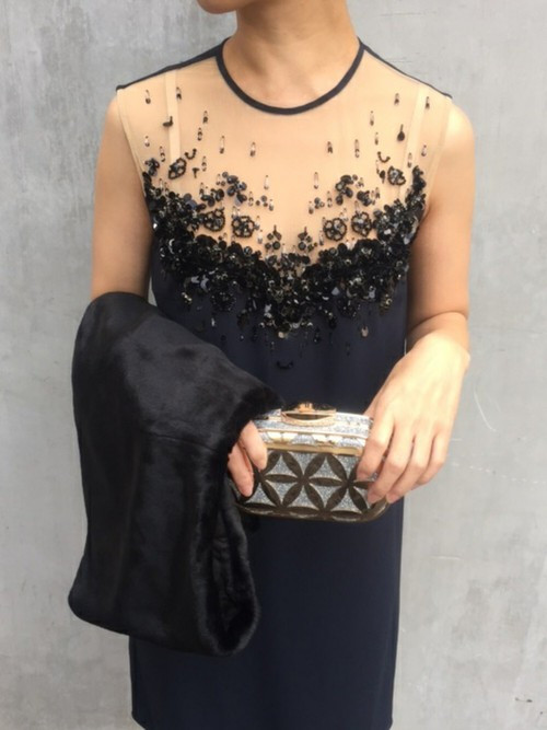 出典元:THEDRESS
