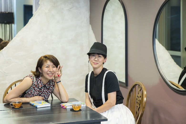 対談後のUMiTOS代表の砂原由弥さんと『道を継ぐ』の著者の佐藤友美さん