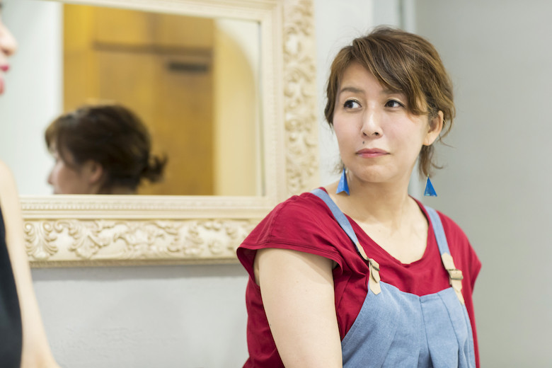 対談中の佐藤友美さん