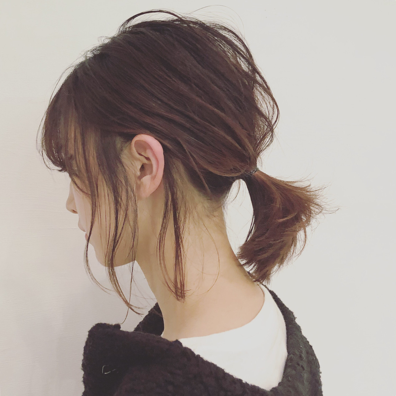 ローポニーテールで髪の肩はねをカバーしよう 三好 佳奈美 | Baco.(バコ)