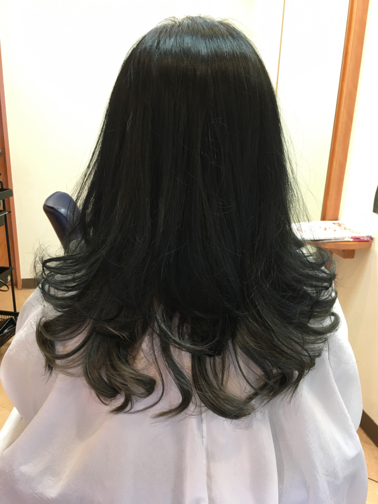 重たくなりすぎないブルーブラックも人気! 細谷真衣子 | SUGIMOTO河辺店