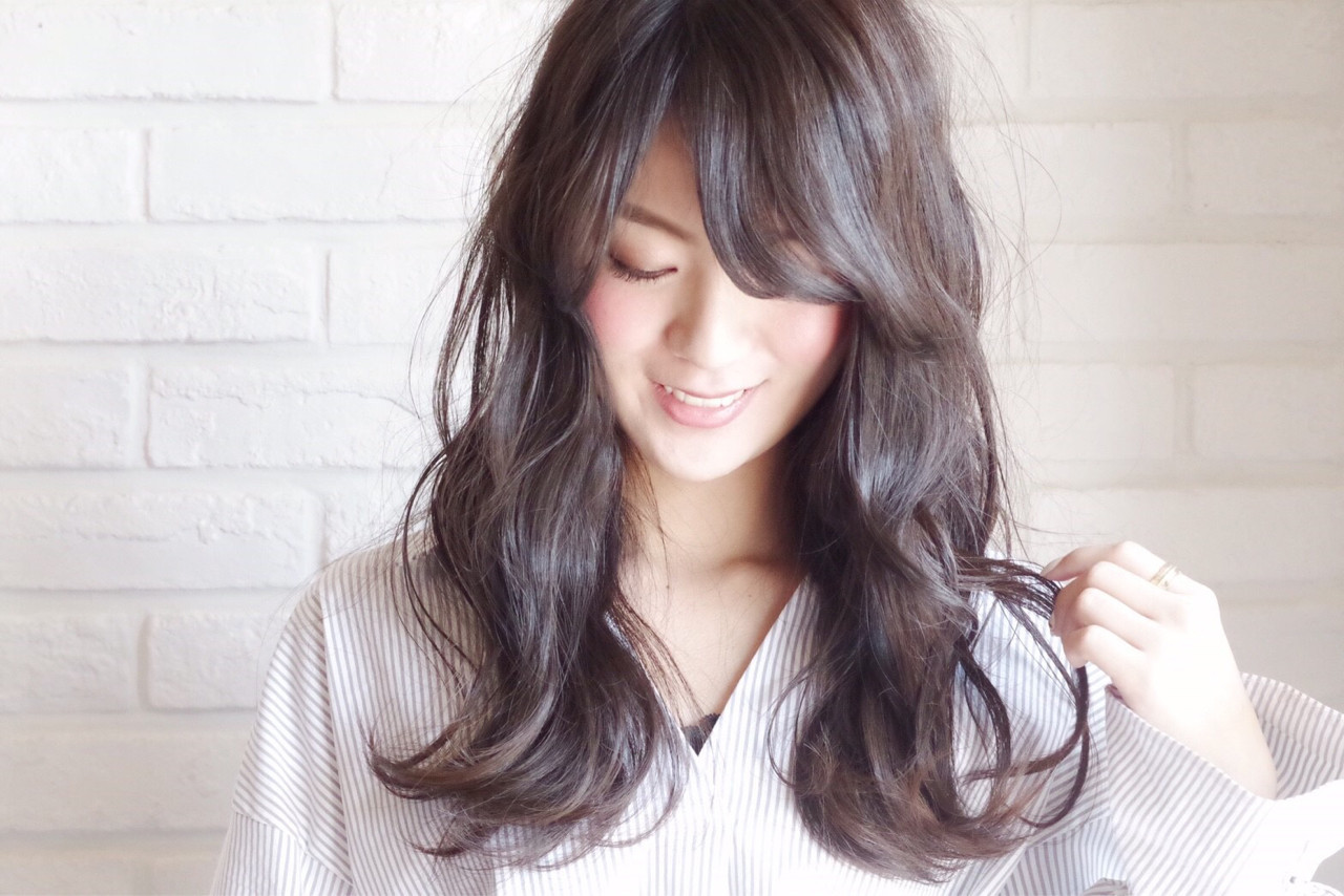 面長さんの前髪を重めに見せて小顔をつくる Marina