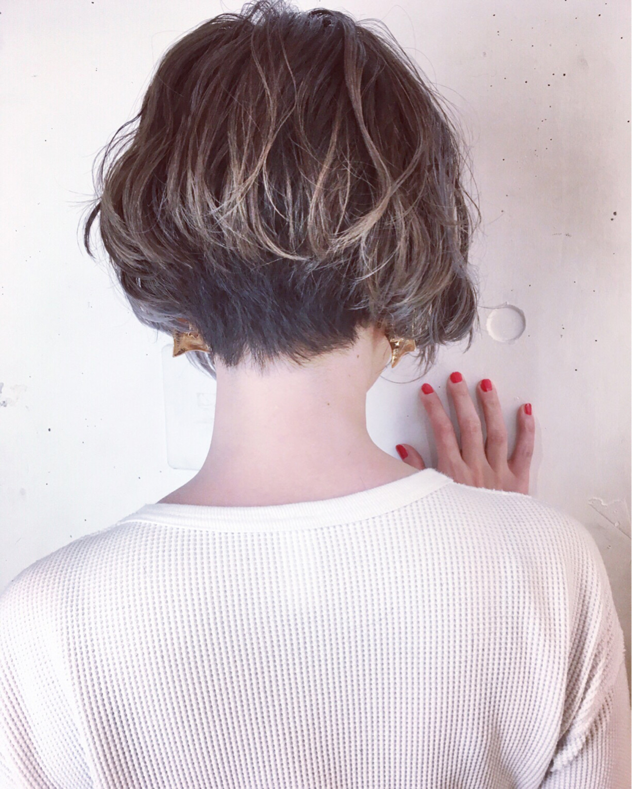 後ろ姿が◎ショートヘアのバレイヤージュカラー 石垣 大輔