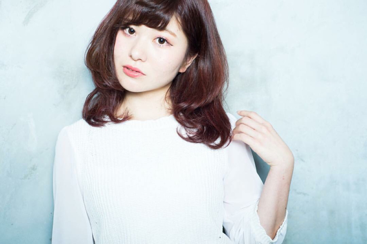 濃いめのピンクブラウンは大人っぽく 金澤 奈々