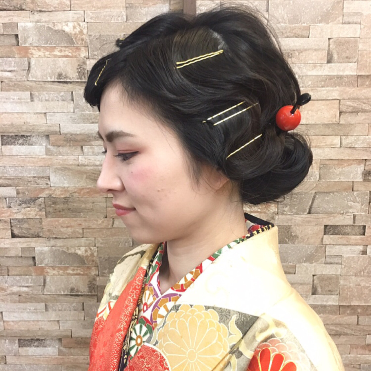 フィンガーウェーブでレトロに仕上げたまとめ髪 ᴹᴵᵀᴼ ᴷᴵᵞᴼᴹᴵ | chara池袋