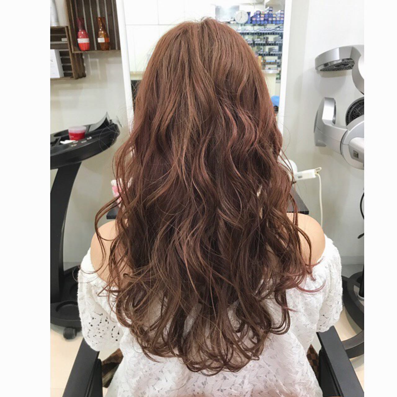 ロングヘアはエレガントなピンクブラウン 藤野美咲
