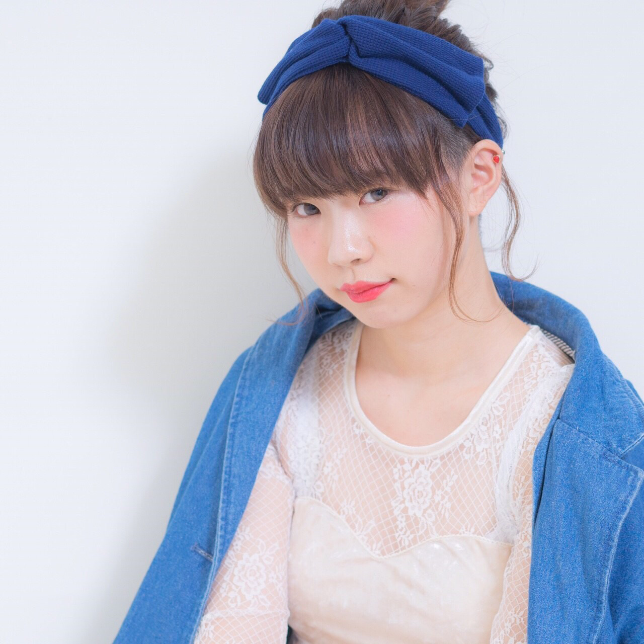 お団子にしてボブをスッキリとまとめよう 倉嶋沙奈