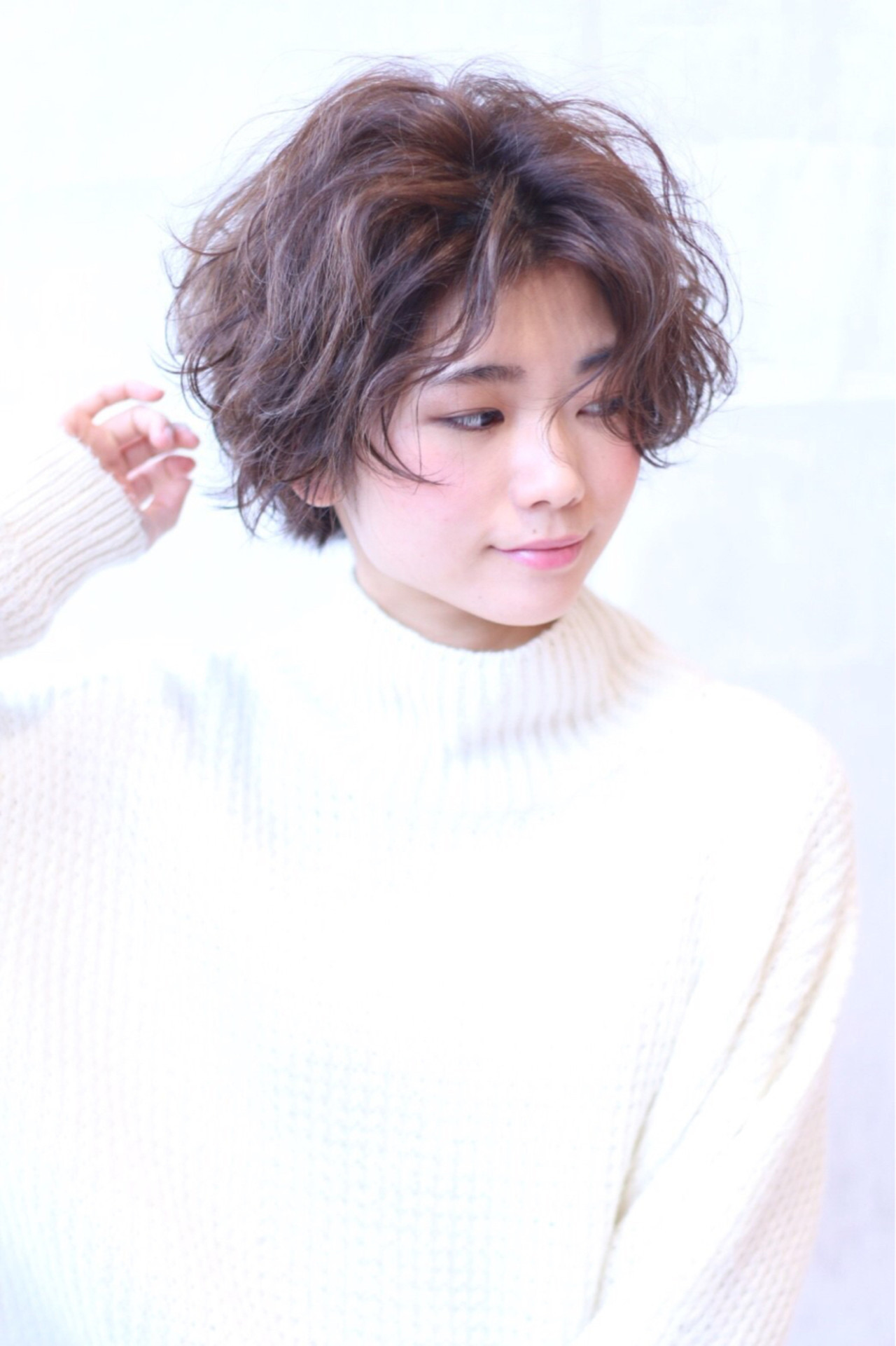 センターパートのショートウェーブなら明るい女性に Mari