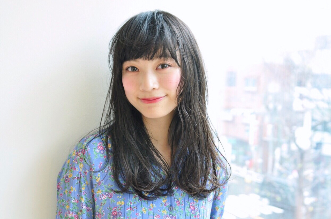 毛先の動きたっぷりなエアリーウェーブで女性らしく♪ 大胡貴洋 | tricca
