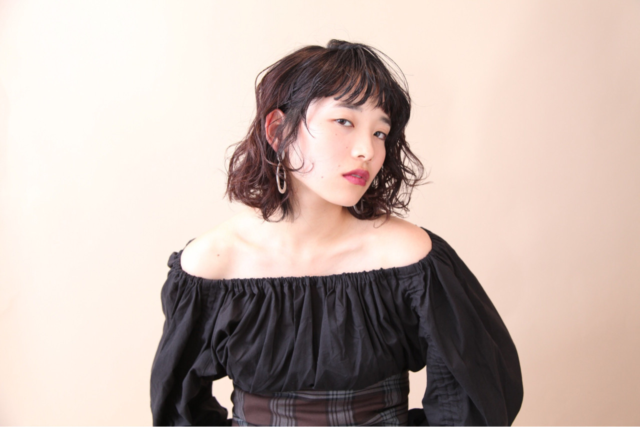束感のある眉上バング×パーマで小顔見え 三好 佳奈美