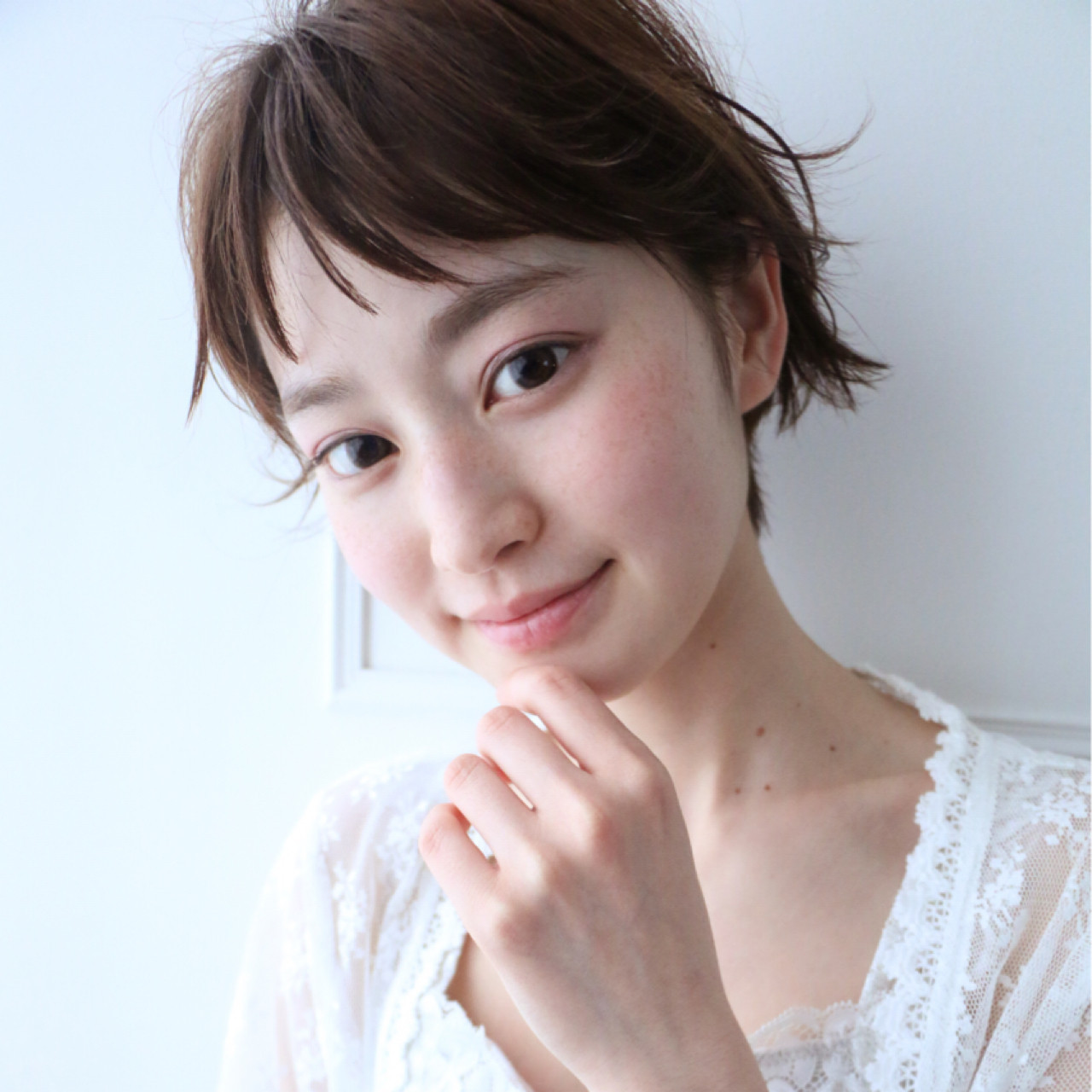 ショートはショコラブラウンでキュートに 安村 美奈
