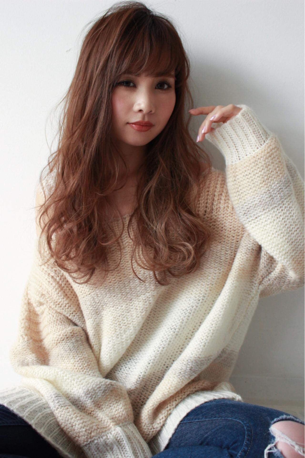 シースルーバングでガーリーな印象に! 尼子卓 | Hair salon Bi-ne
