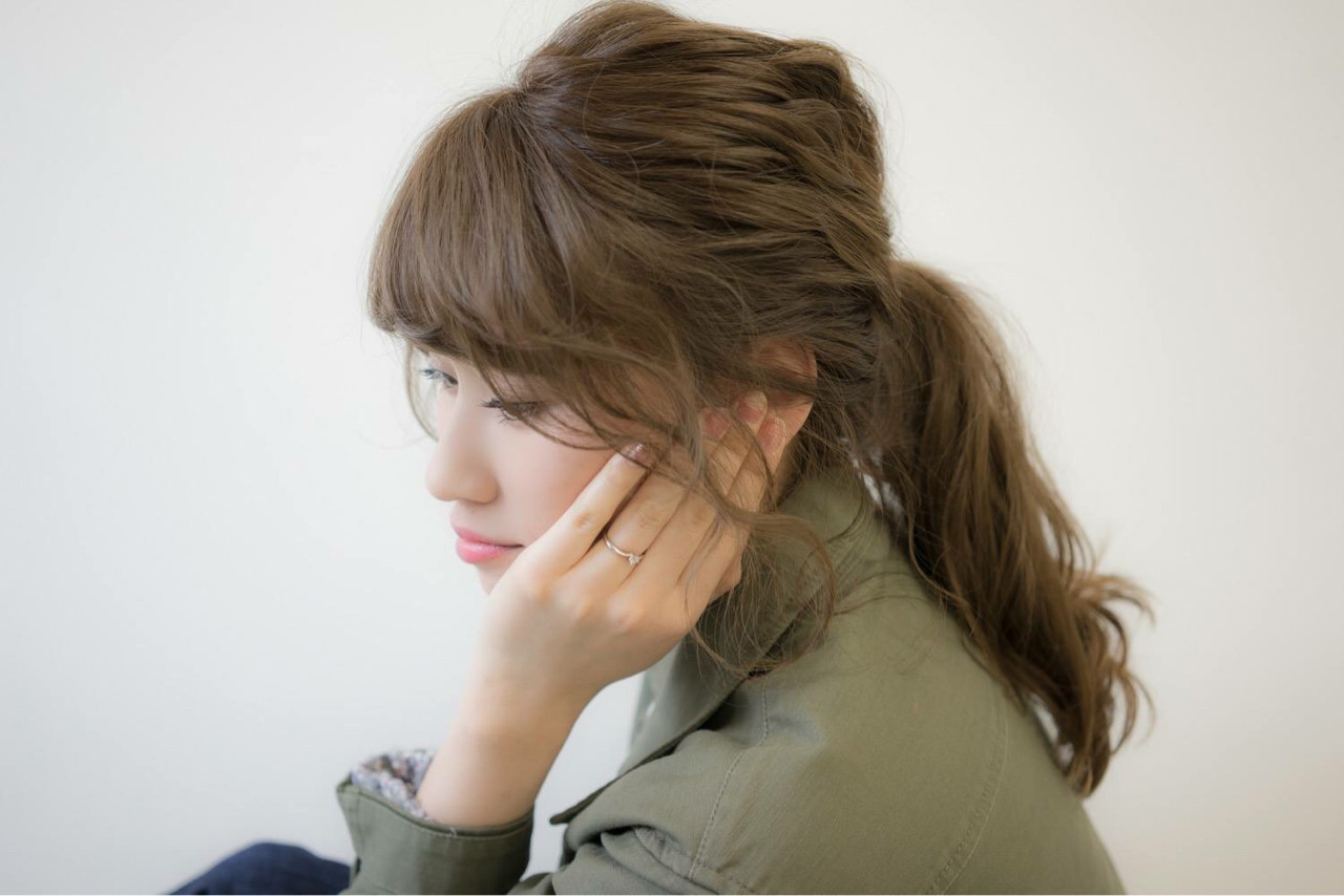 カジュアルで大人っぽく!おくれ髪ポニー 桝田 由佳 | vicus hair