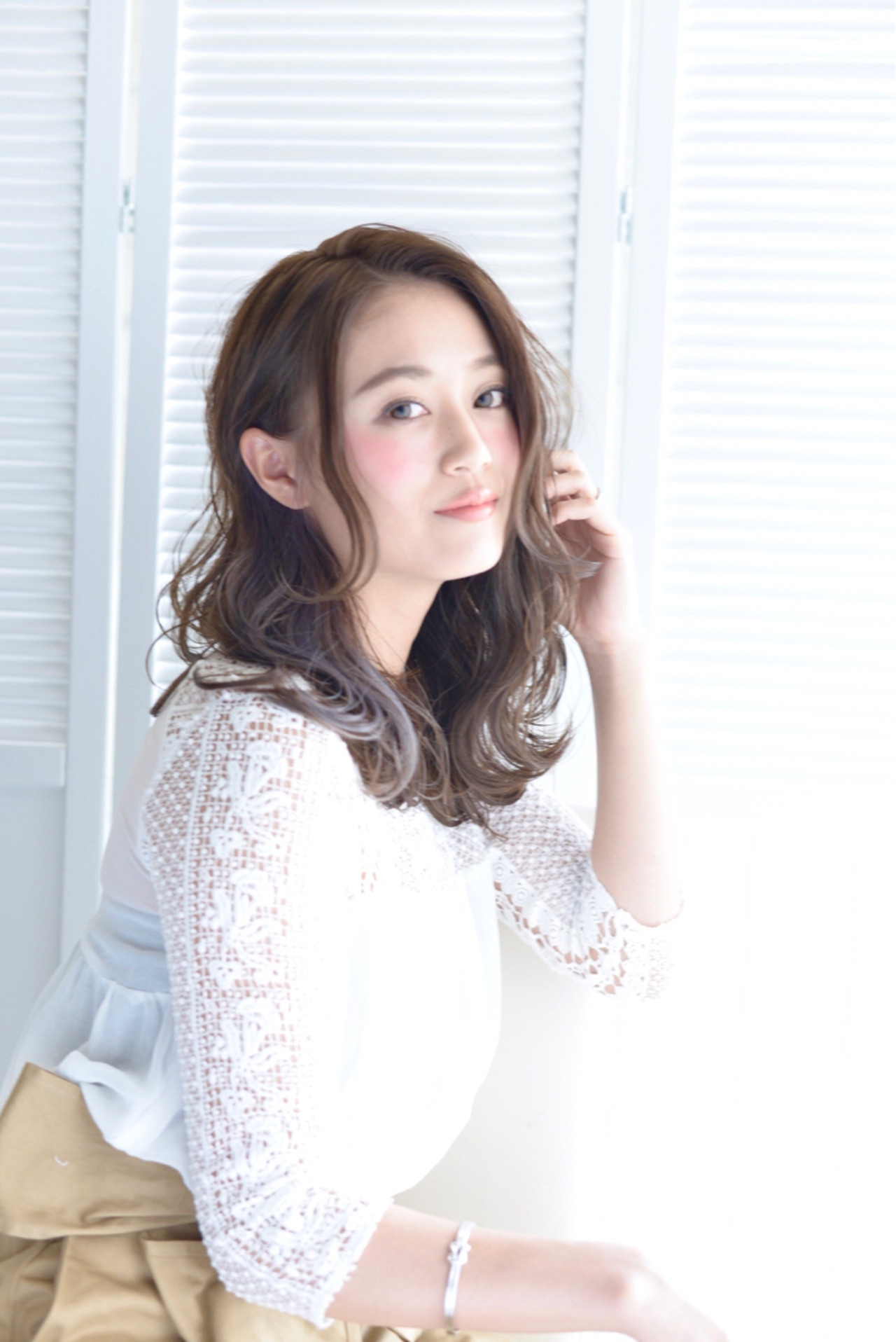 大きめカール×耳かけスタイルで大人可愛い印象に♪ 中野 裕介/jap international | JAP international Ssalon