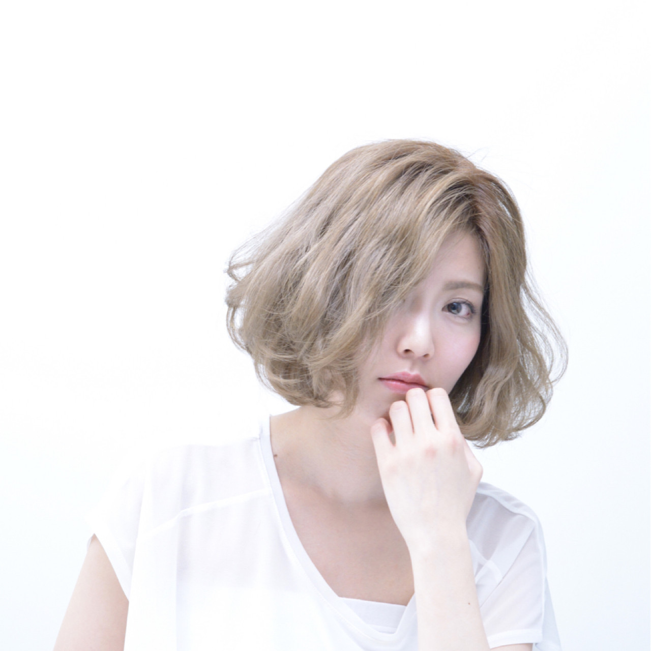 ハイトーン×ゆるふわウェーブボブで外国人風に イシカワ トモミ | Dulce