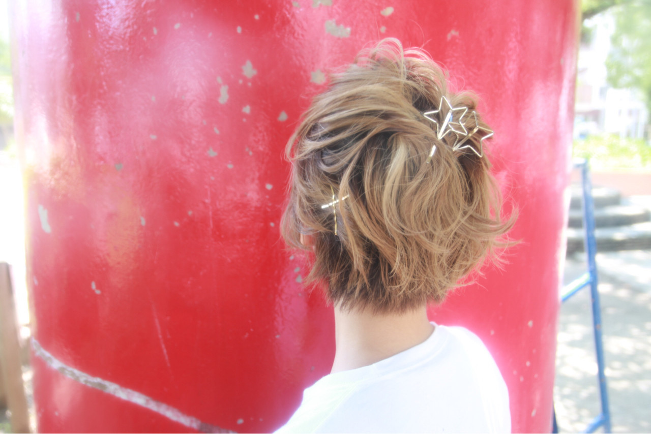 デザインの違うヘアアクセをランダムにつける 松谷 聖史 | estrela