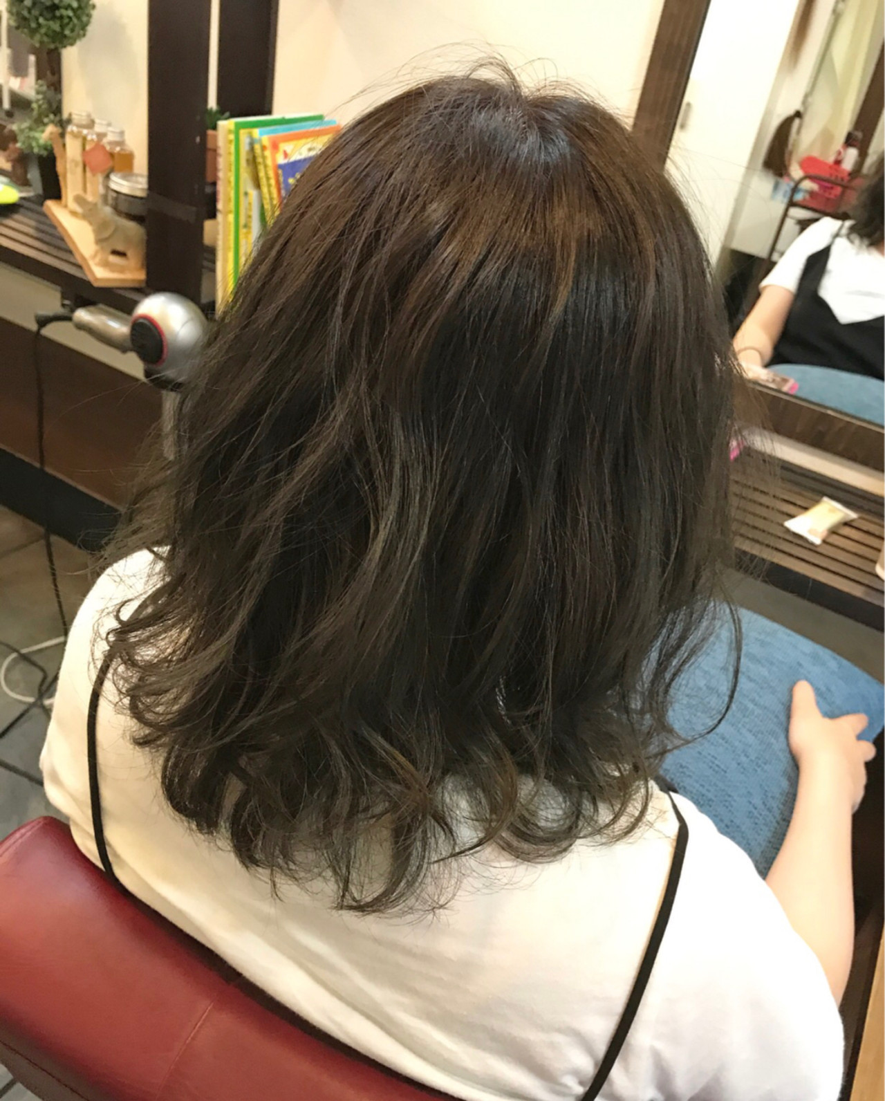 グレージュで落ち着いた雰囲気に仕上げて 桝田 由佳 | vicus hair