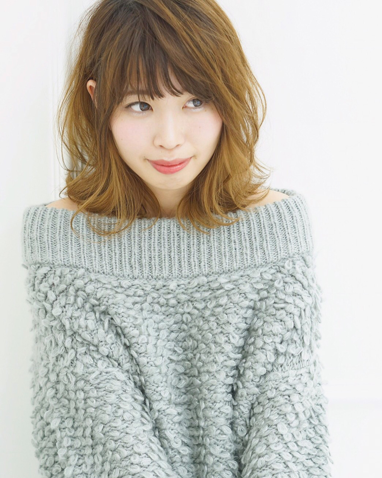 前髪アリの外ハネミディアムヘア① 黒田彩水