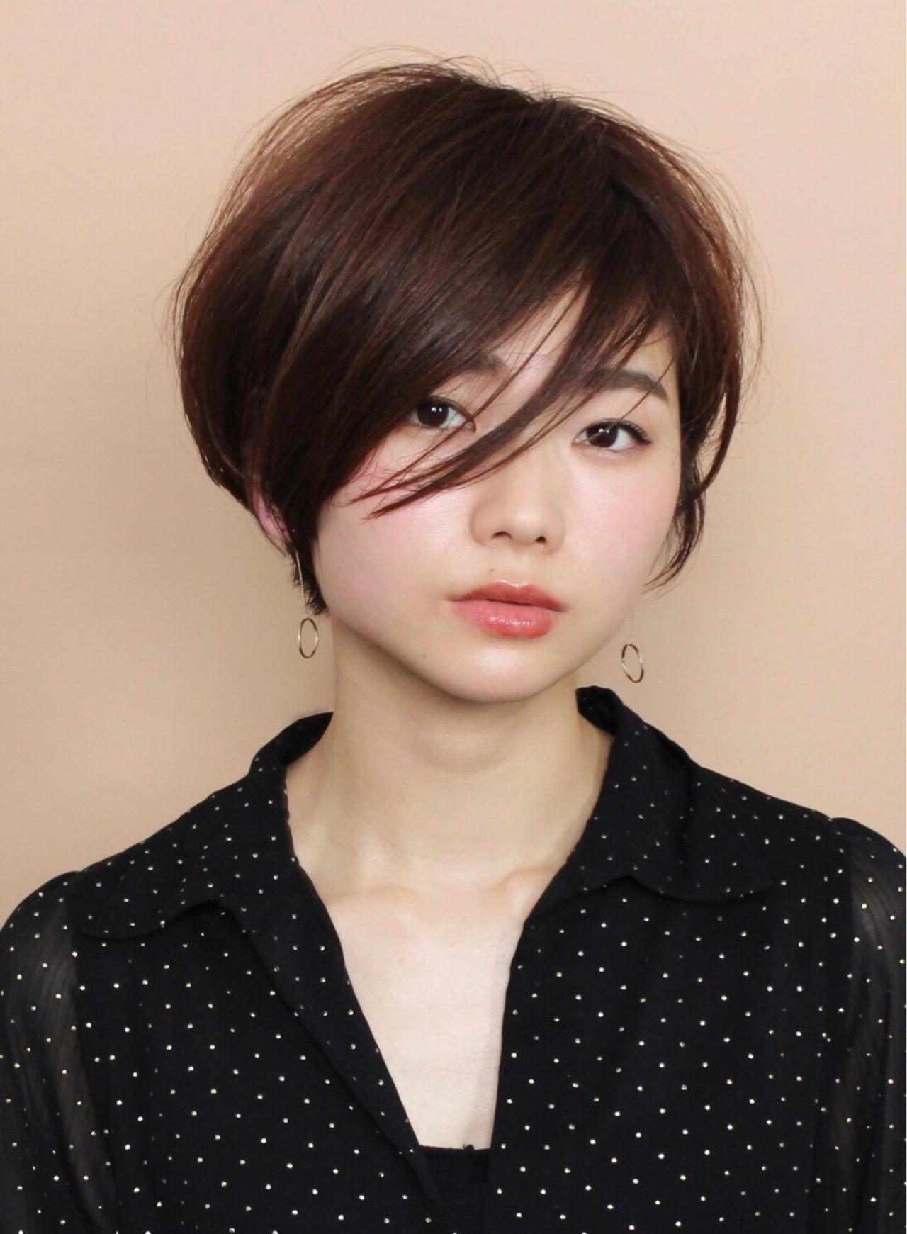 前髪長めの斜めバングでフェミニンな印象に! Mari