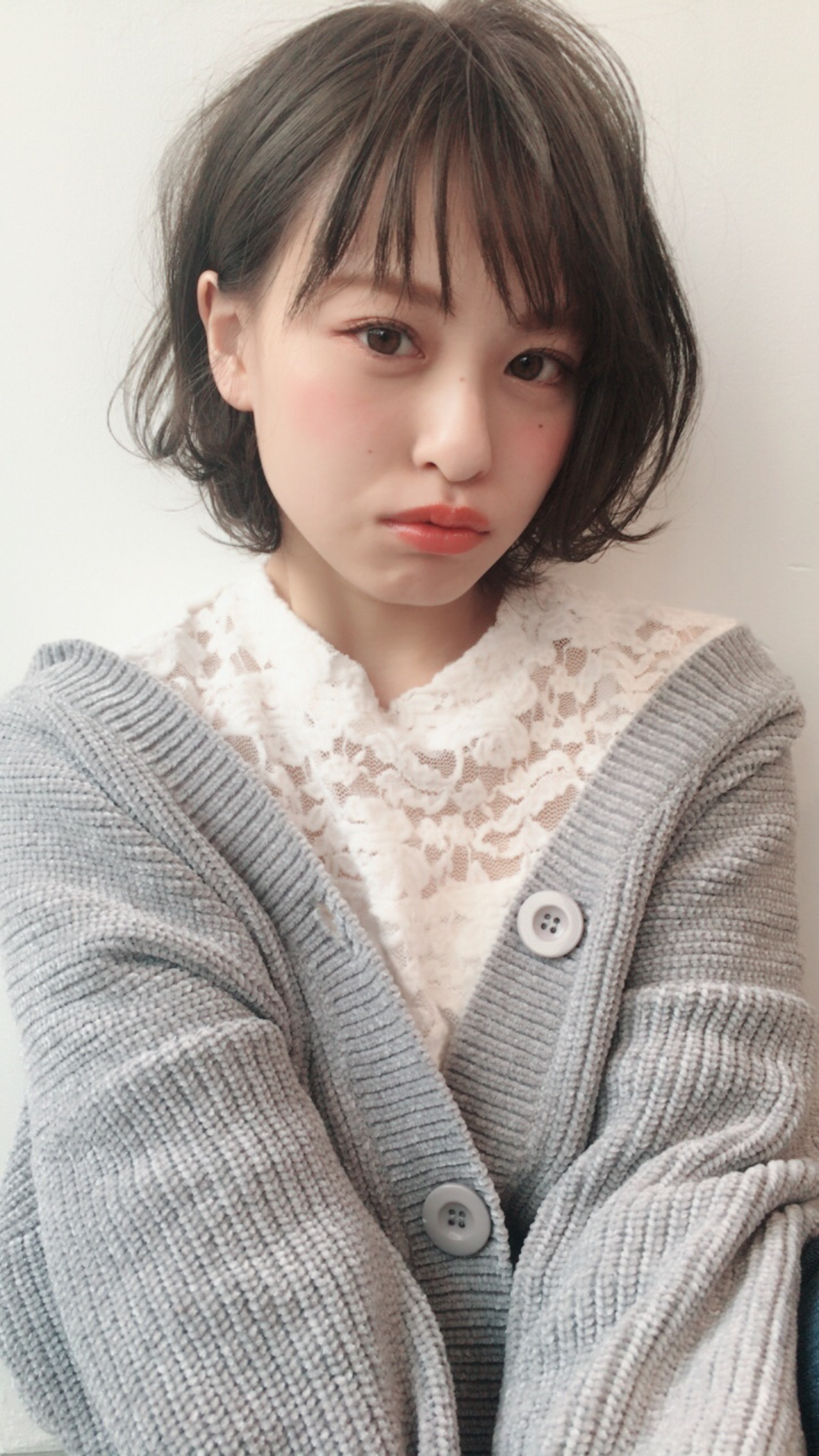耳かけショートボブで可愛らしい大人女子に♪ SHIGERU/THEATER表参道 | THEATER
