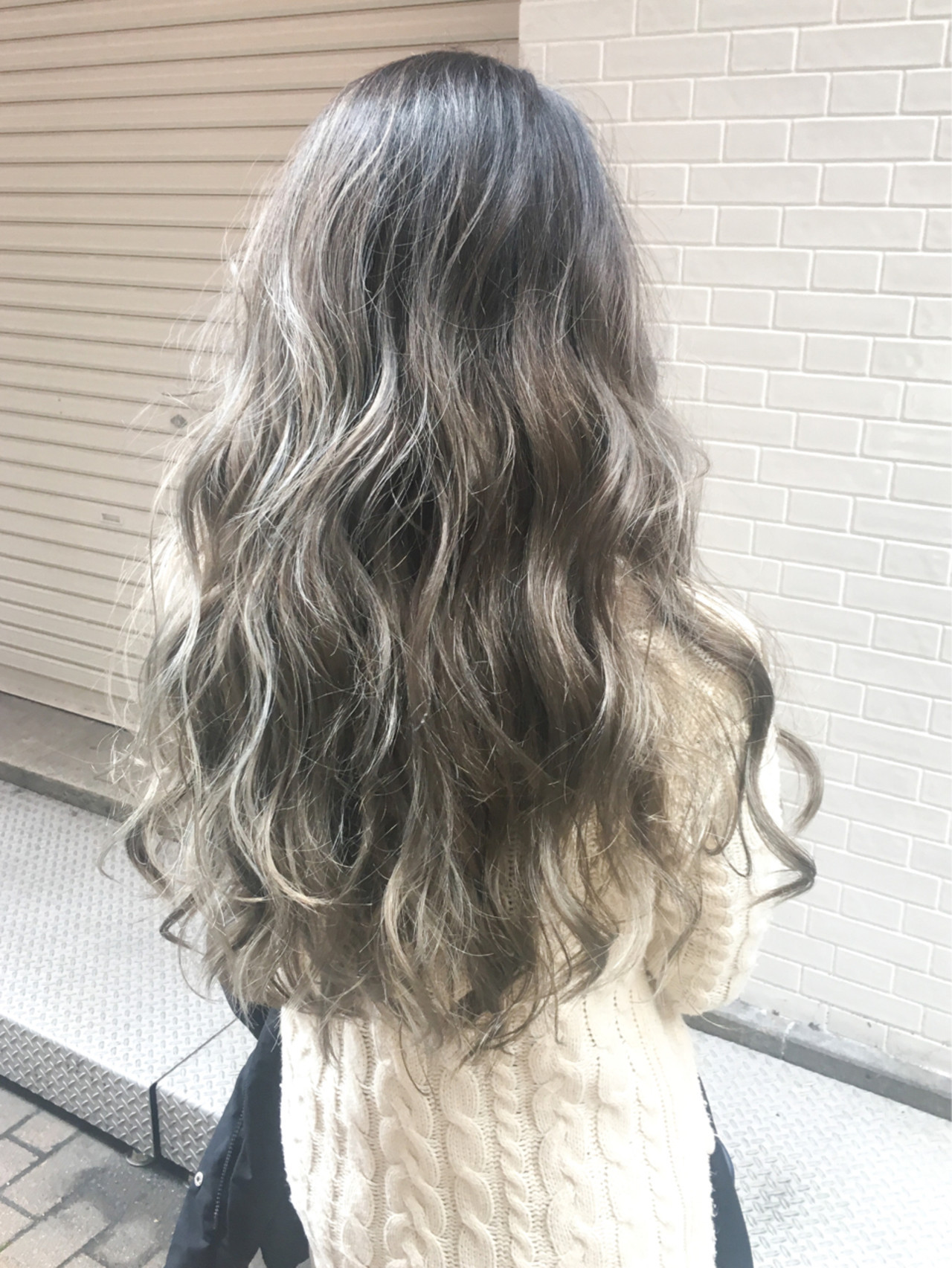 黒髪からブリーチするとカラーが出やすくなる 瀧田 喬