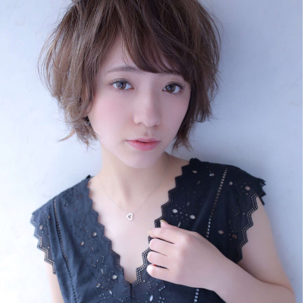 ふわっとしたパーマをかけて柔らかいショートヘアに https://hair.cm/stylist-hikari_taketake/