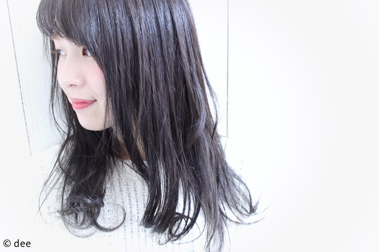 髪量多いロングも素敵♡キラキラアッシュブラック dee