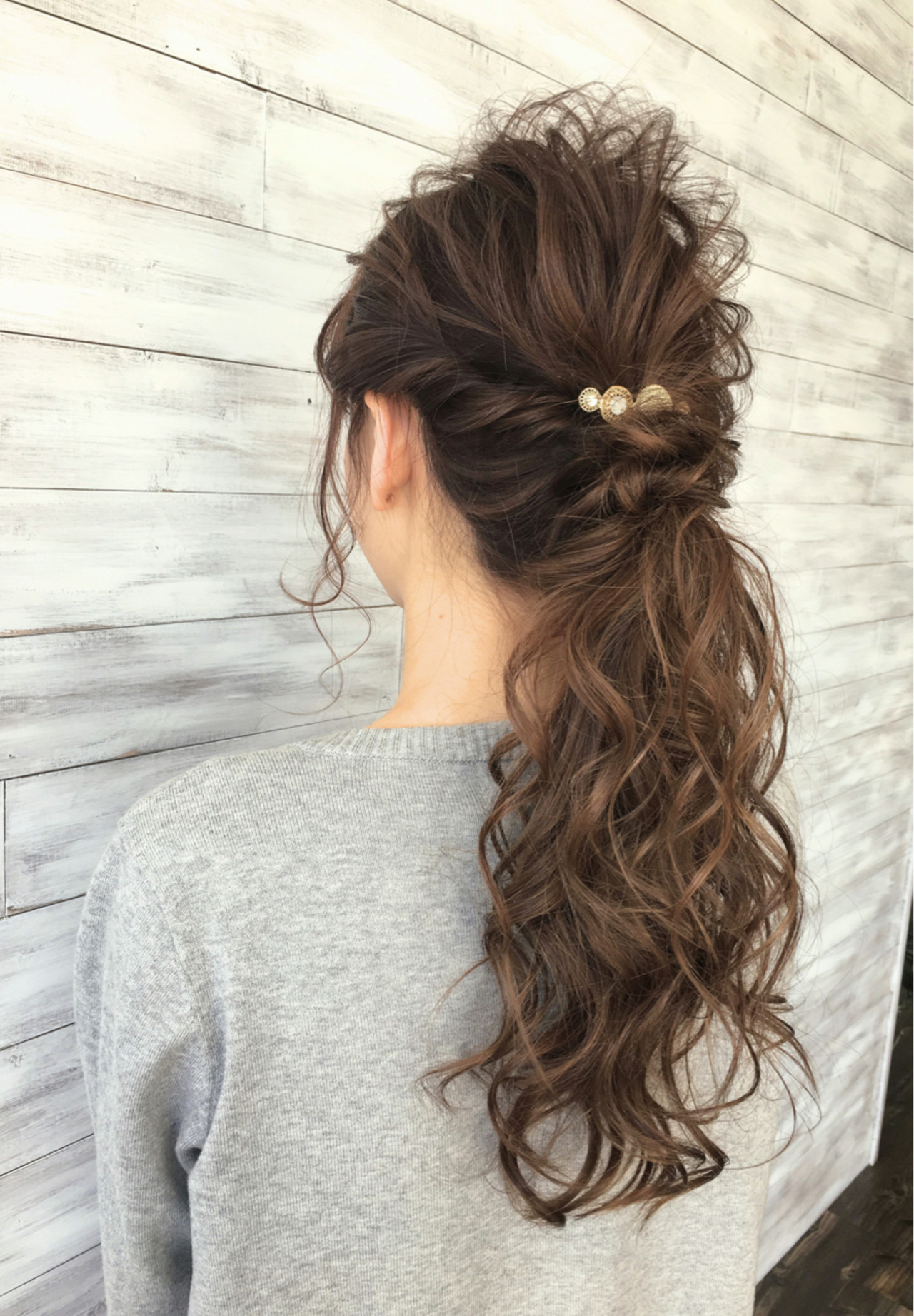 ウェーブヘアで魅せる!こなれポニーテール 金原 潤