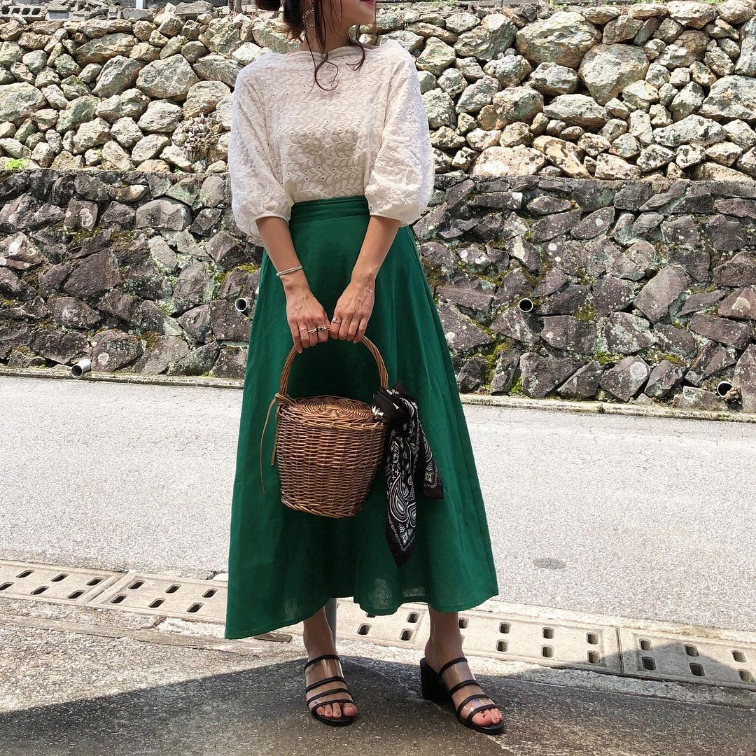 グリーン系のロングスカートでさわやかに moyooonn