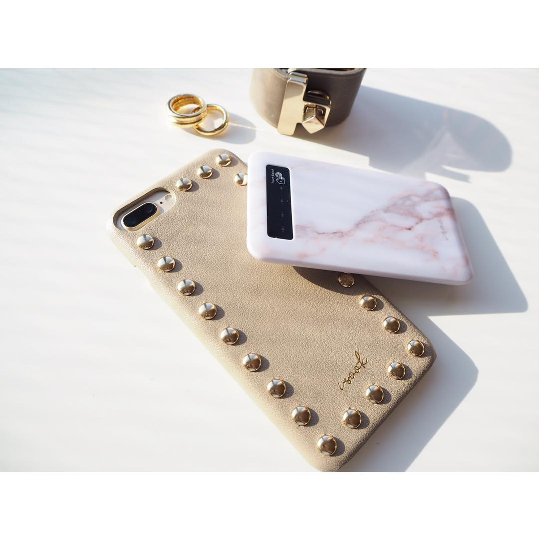 レザー×スタッズがこなれ♡スマホカバー yu.rm