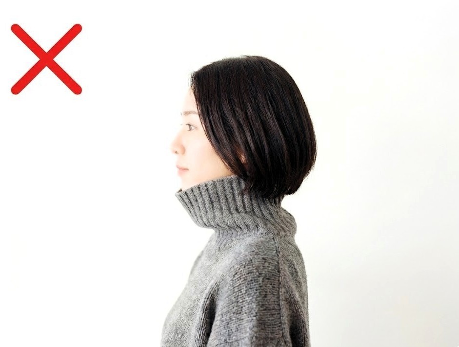 首元の詰まった服もできたら避ける